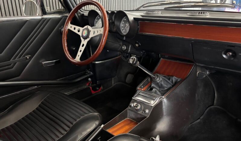 Alfa Romeo GT 1300 Junior full