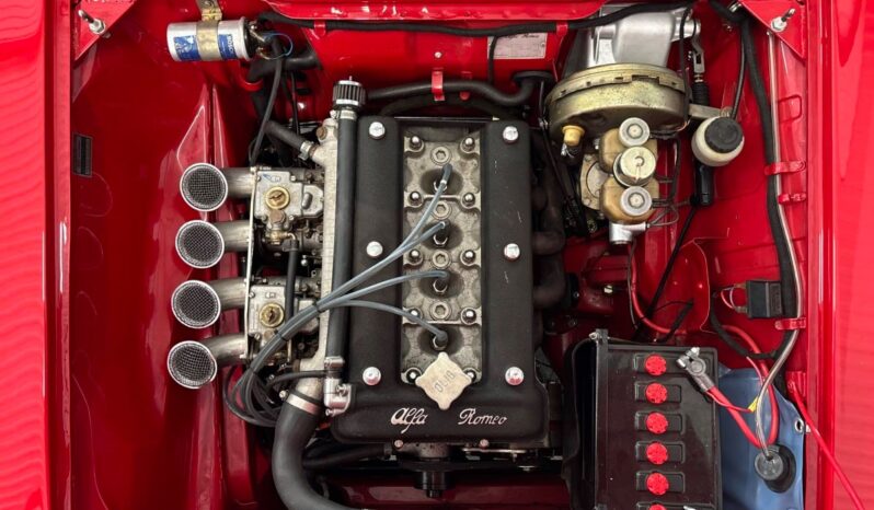 Alfa Romeo GT 1300 Junior full